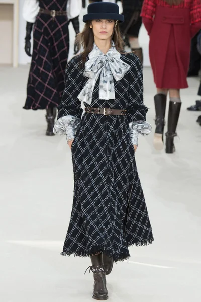 Look 25